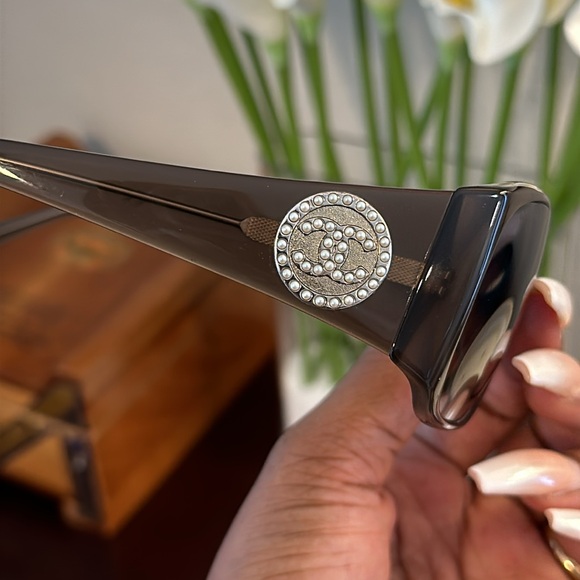 VINTAGE CHANEL Brown Gradient Pearl Cocomark Sunglasses 🕶️✨ - Picture 5 of 16